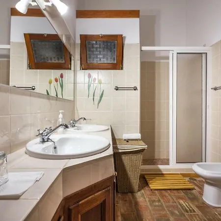 Typical Algarvian Family Holiday home Cabanas De Tavira