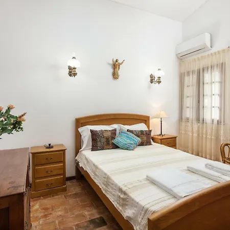 Typical Algarvian Family Holiday home Cabanas De Tavira